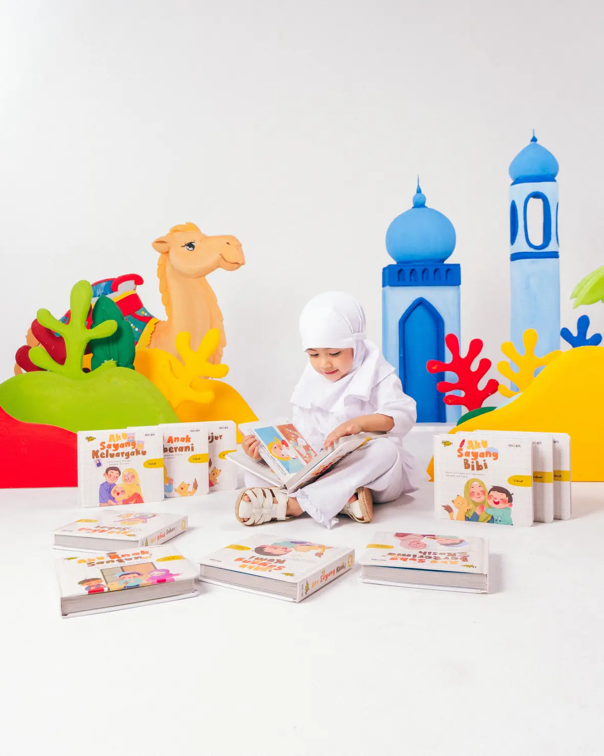 Anak Sedang Membaca Buku Cerita Anak